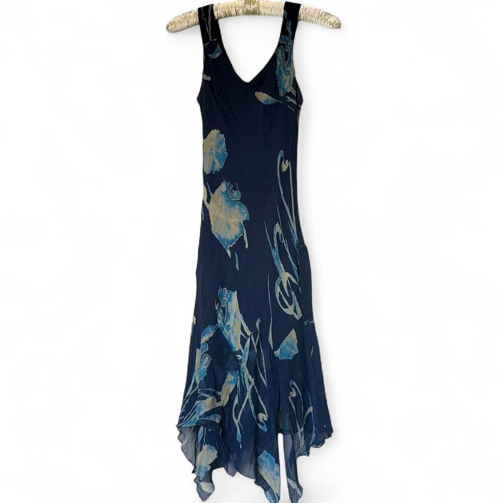 Y2k blue white abstract
